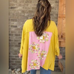 Blue Velvet Women's Yellow Patch Work Floral-Back Lightweight Top Size Small NEW